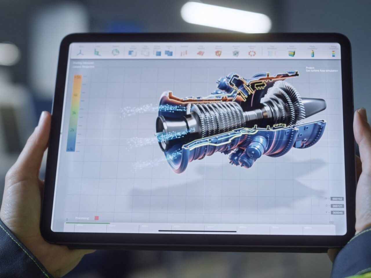 Industrie 4.0 Fabrik: Chefingenieur und Projektleiter halten einen digitalen Tablet-Computer. Der Bildschirm zeigt ein 3D-Konzept eines neuen Strahltriebwerks. Werkstatt mit technologisch fortschrittlichen Maschinen.